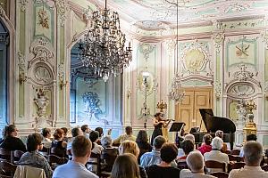 Koncert k poctě Josefu Sukovi, Anna Gutowska (housle), Noriko Ushioda (klavír), Festival komorní hudby Český Krumlov 1. 7. 2022, foto: Lubor Mrázek