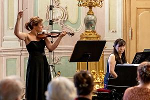 Koncert k poctě Josefu Sukovi, Anna Gutowska (housle), Noriko Ushioda (klavír), Festival komorní hudby Český Krumlov 1. 7. 2022, foto: Lubor Mrázek