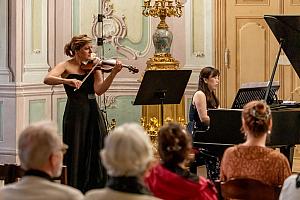 Koncert k poctě Josefu Sukovi, Anna Gutowska (housle), Noriko Ushioda (klavír), Festival komorní hudby Český Krumlov 1. 7. 2022, foto: Lubor Mrázek