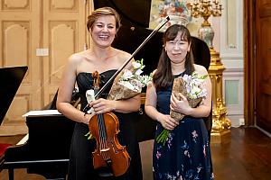 Koncert k poctě Josefu Sukovi, Anna Gutowska (housle), Noriko Ushioda (klavír), Festival komorní hudby Český Krumlov 1. 7. 2022, foto: Lubor Mrázek