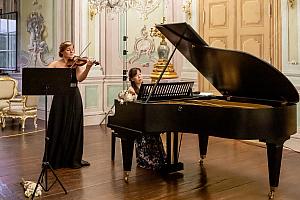 Koncert k poctě Josefu Sukovi, Anna Gutowska (housle), Noriko Ushioda (klavír), Festival komorní hudby Český Krumlov 1. 7. 2022, foto: Lubor Mrázek