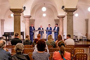 Mužské sbory českých autorů, vokální kvarteto Q Vox, nokturno s číší vína, Festival komorní hudby Český Krumlov 5. 7. 2024, foto: Matouš Vokatý (1/11)