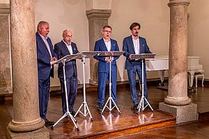 Mužské sbory českých autorů, vokální kvarteto Q Vox, nokturno s číší vína, Festival komorní hudby Český Krumlov 5. 7. 2024, foto: Matouš Vokatý (5/11)