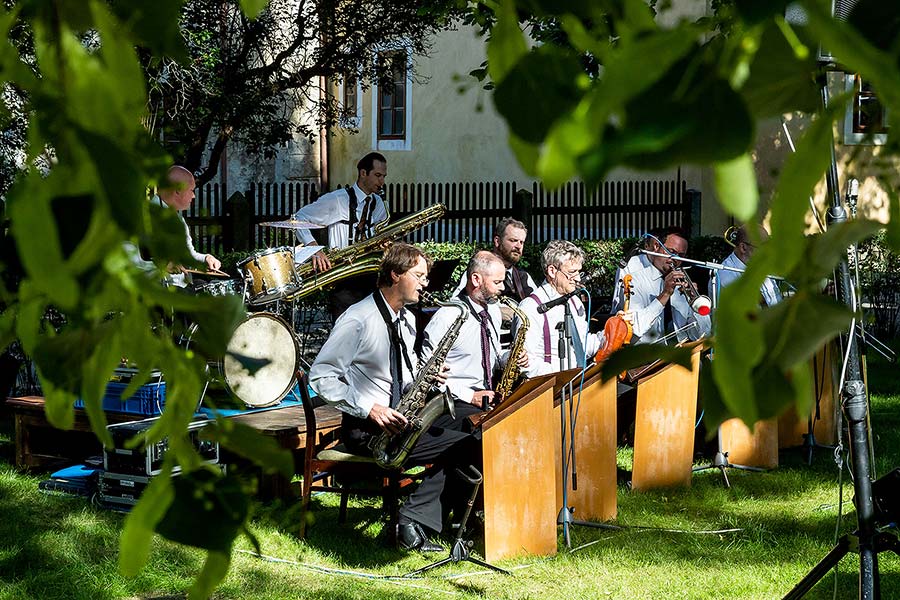 Jazzband Schwarzenberské gardy, Soirée na I. zámeckém nádvoří s hudbou, jež bavila českokrumlovské tanečníky v době první republiky